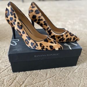 “NEW” Calf Hair leather Delphine pump!!